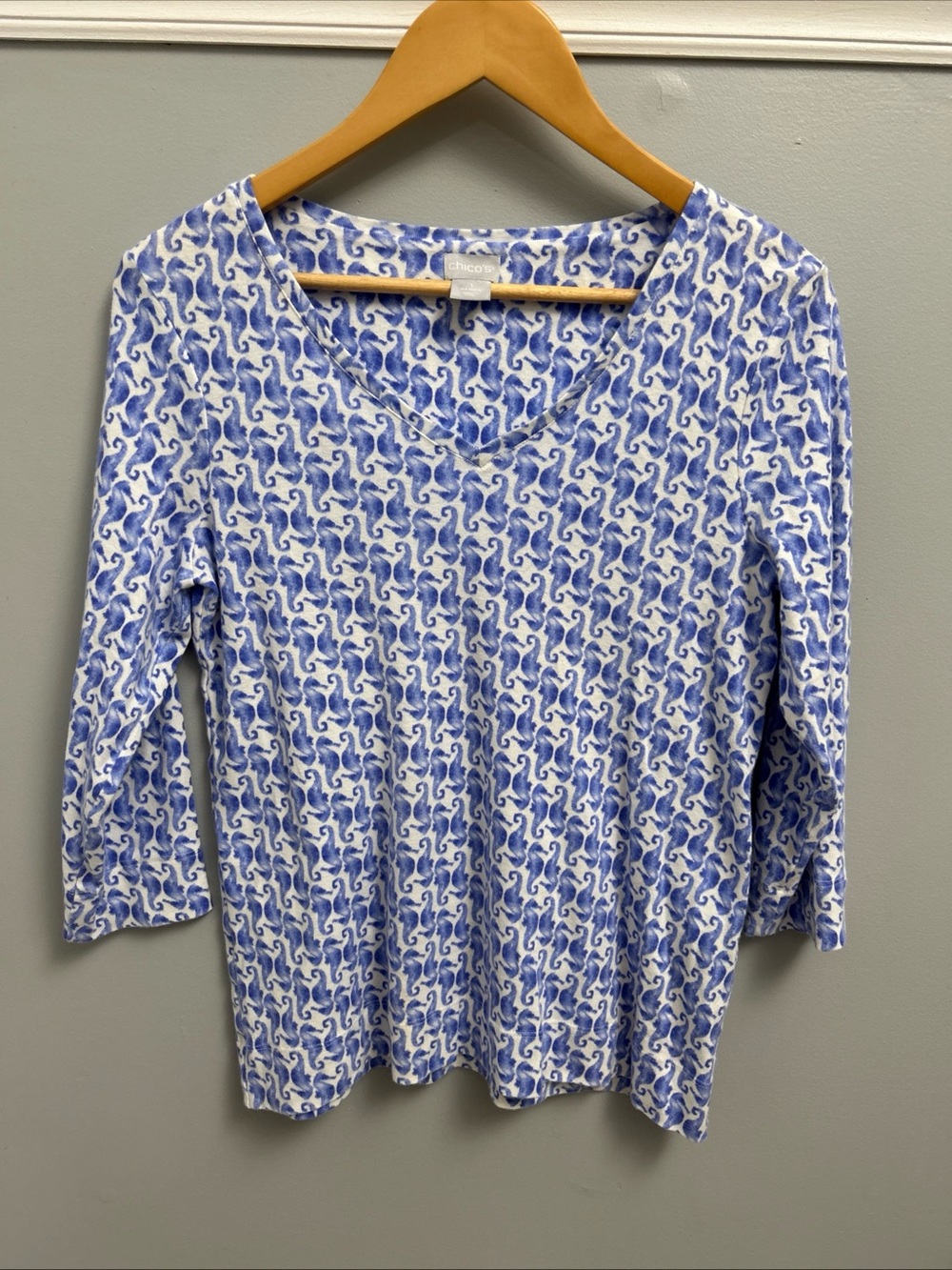 Chicos M (1) Blue Seahorse Print Pima Cotton V Neck Shirt 3/4 Sleeves Coastal
